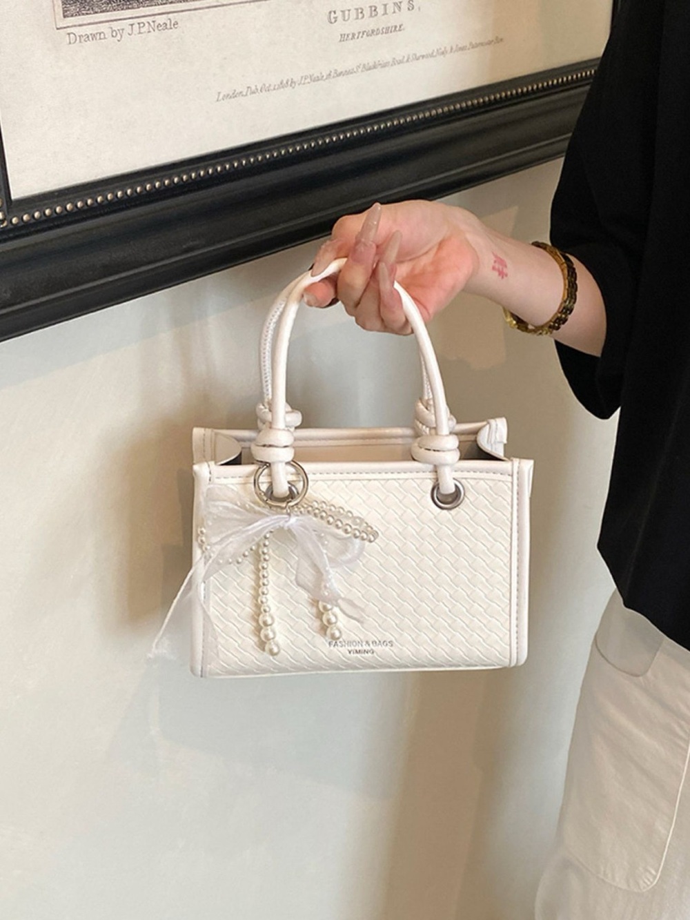 Elegant Bow Pearl Embellished Crossbody Bag - Picture 3 of 8